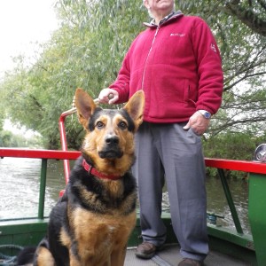 dogs-on-holiday-canal-boat-hire