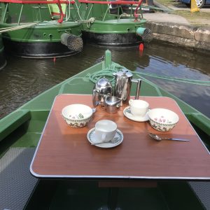 Mino-canal-boat-hire