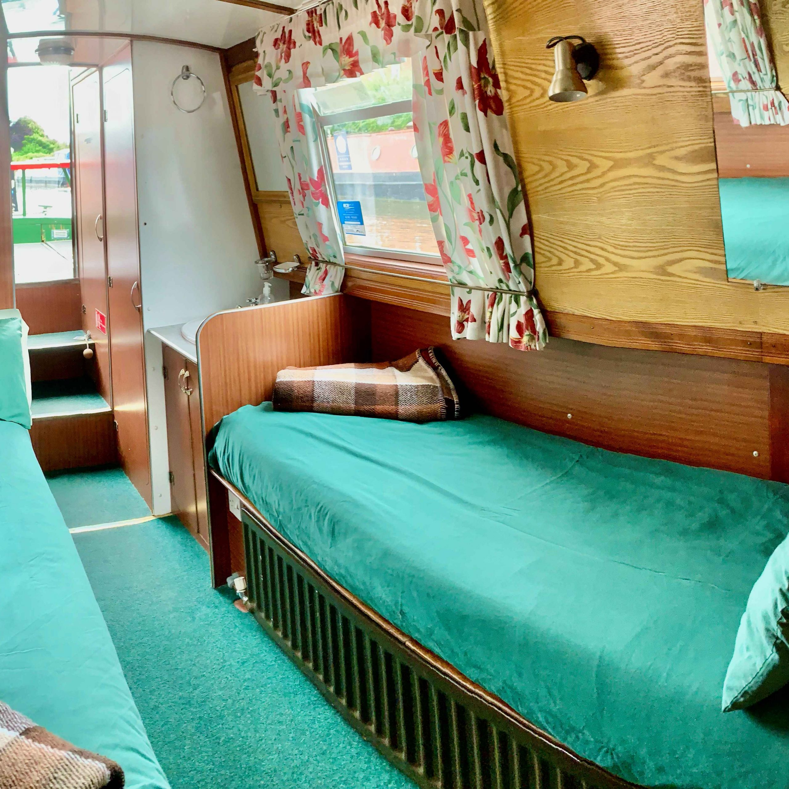 carey ginger canl boat hire